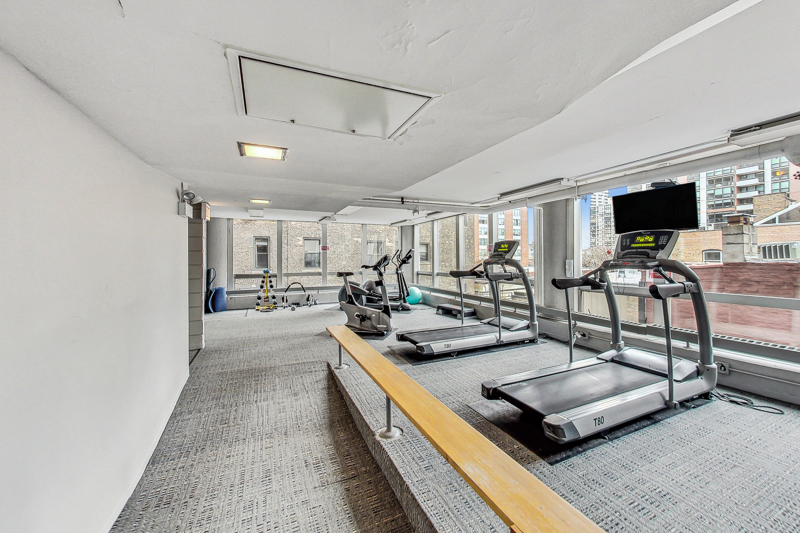 1300 N Astor Street Unit: 8C