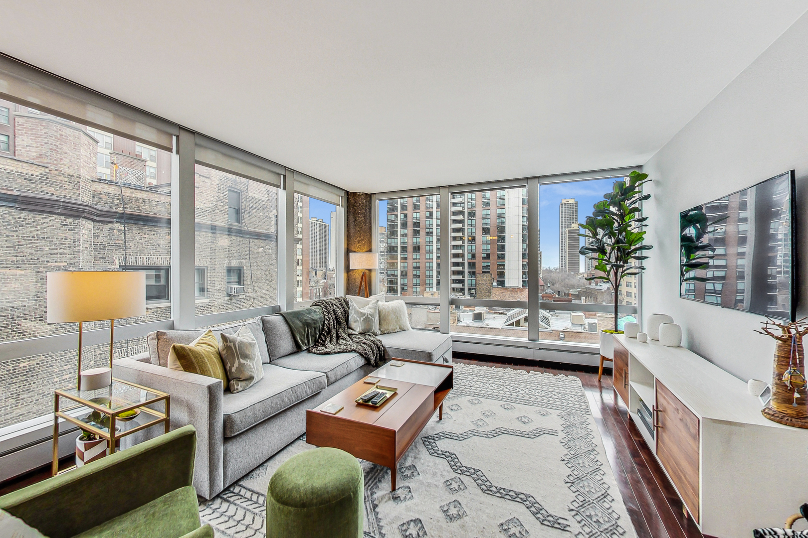 1300 N Astor Street Unit: 8C