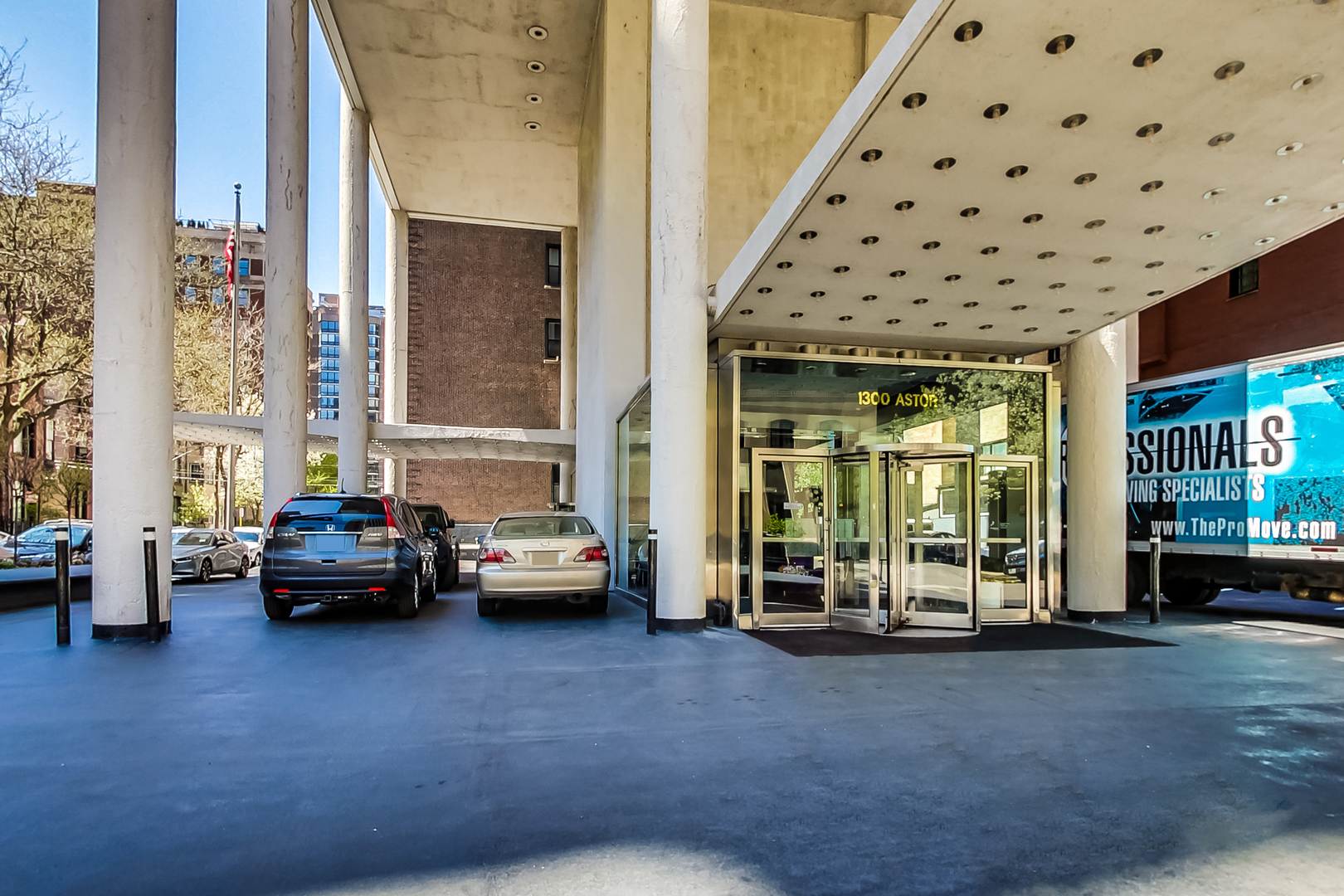1300 N Astor Street Unit: 8C