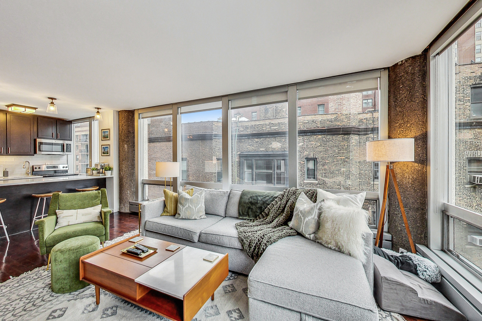 1300 N Astor Street Unit: 8C
