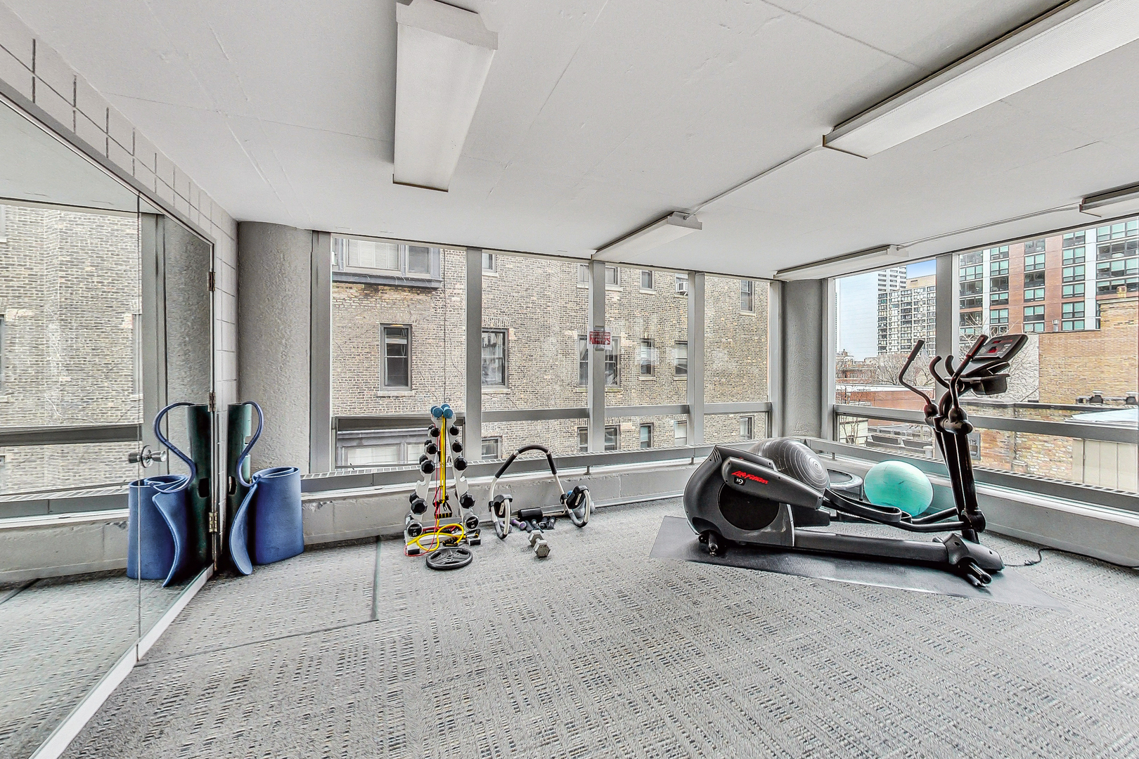 1300 N Astor Street Unit: 8C