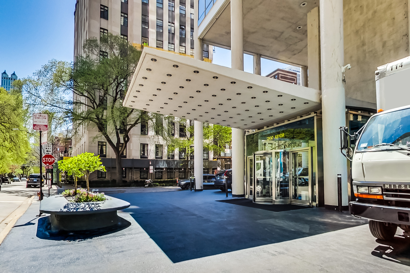 1300 N Astor Street Unit: 8C