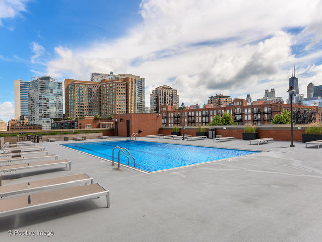 501 N CLINTON Street Unit: 2404