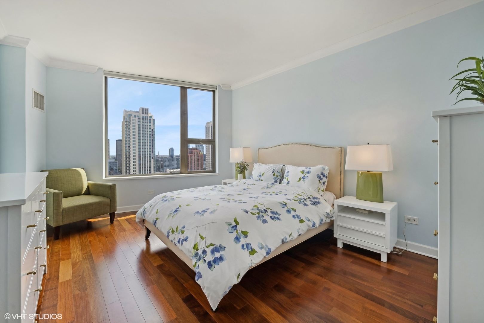 501 N CLINTON Street Unit: 2404