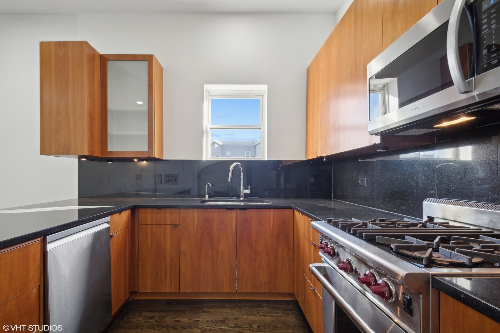 1504 N Greenview Avenue Unit: 3A