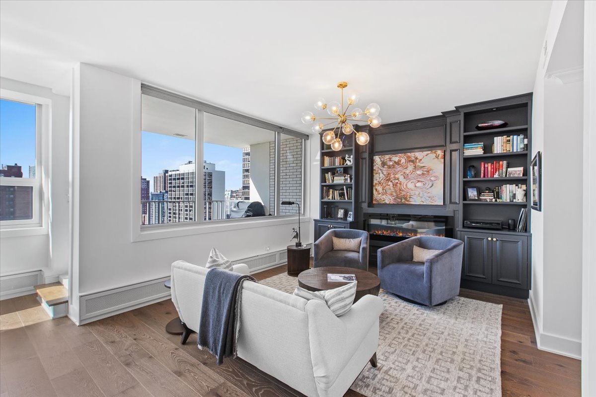 1000 N Lake Shore Plaza Unit: 20C