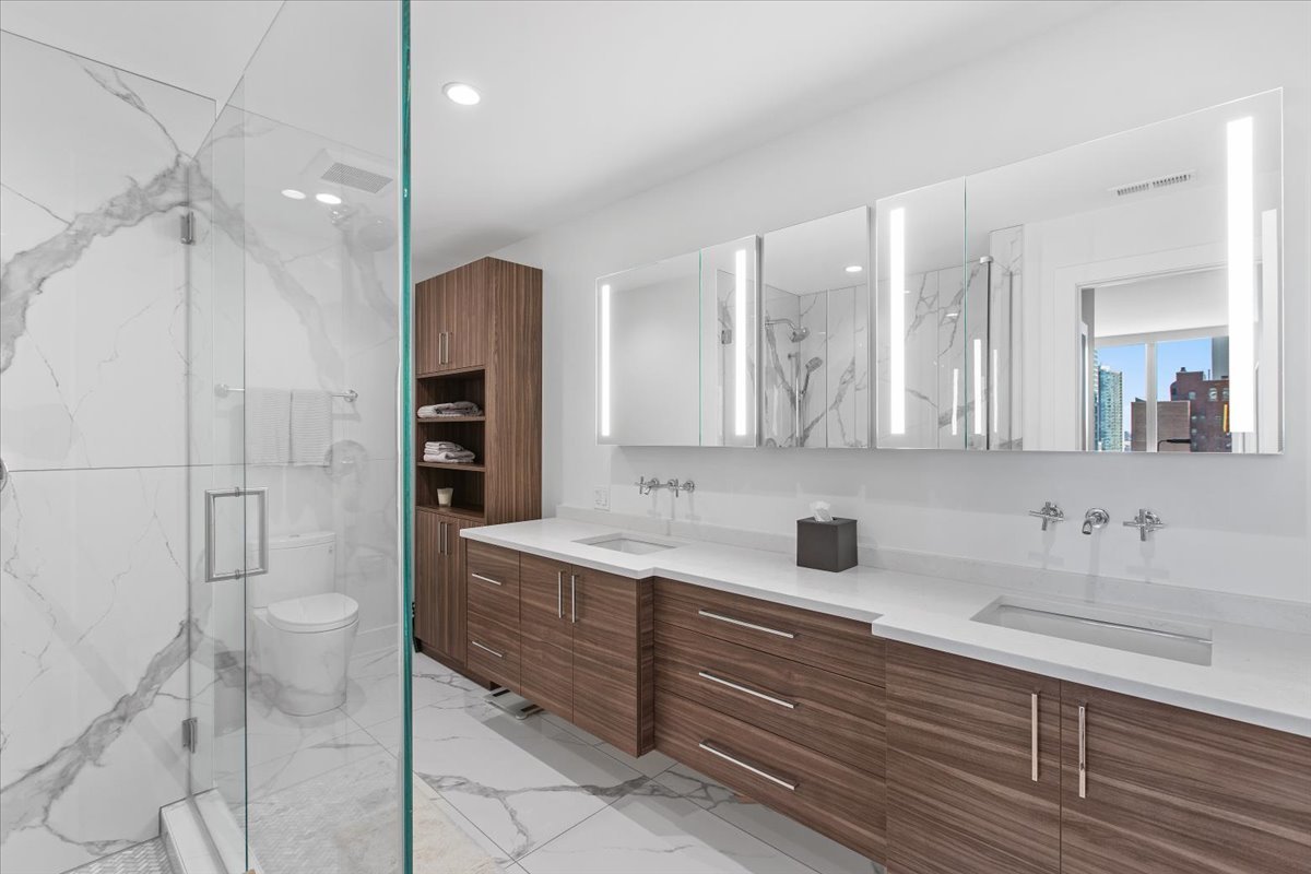 1000 N Lake Shore Plaza Unit: 20C