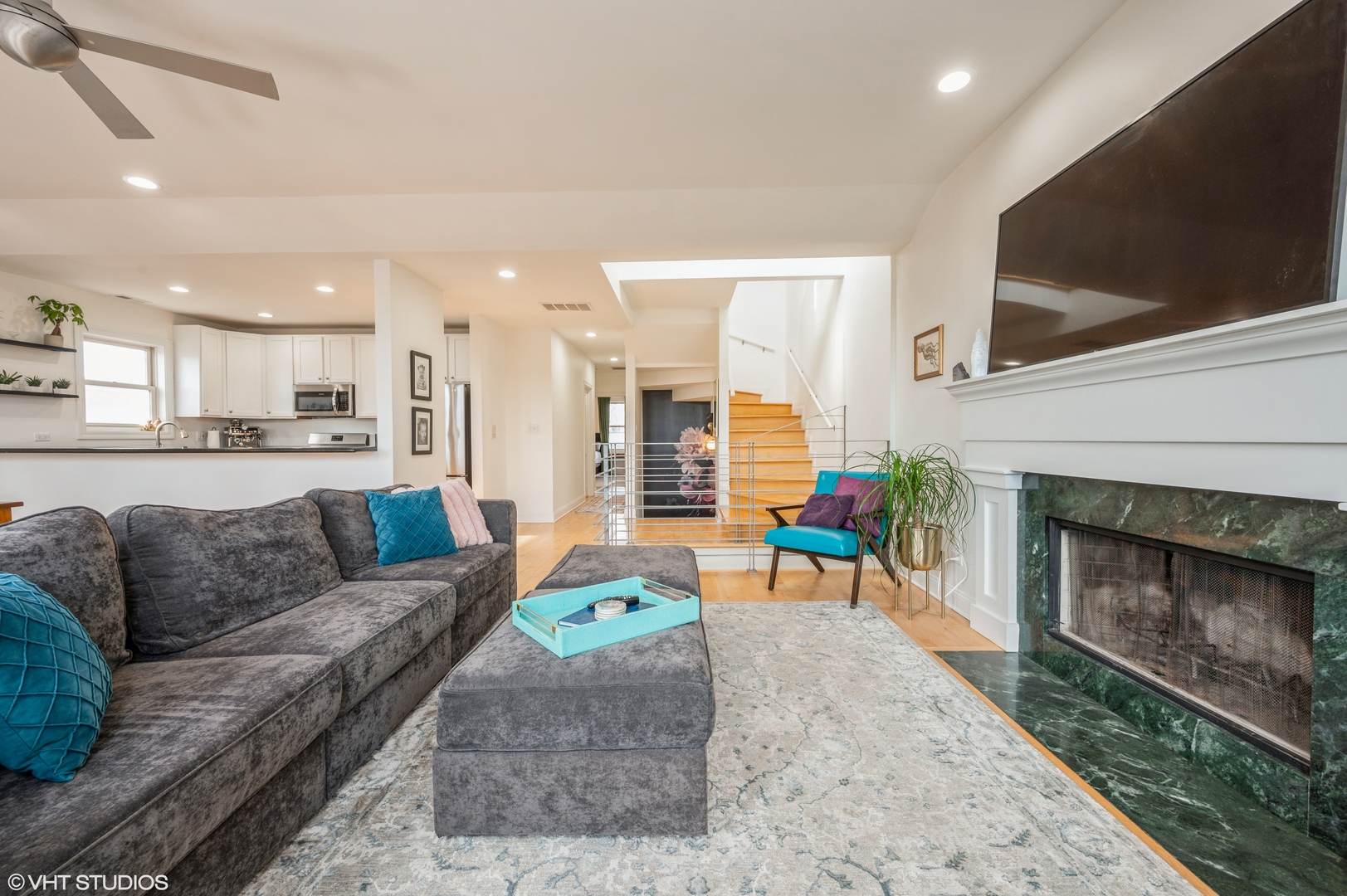 2152 N Racine Avenue Unit: 4