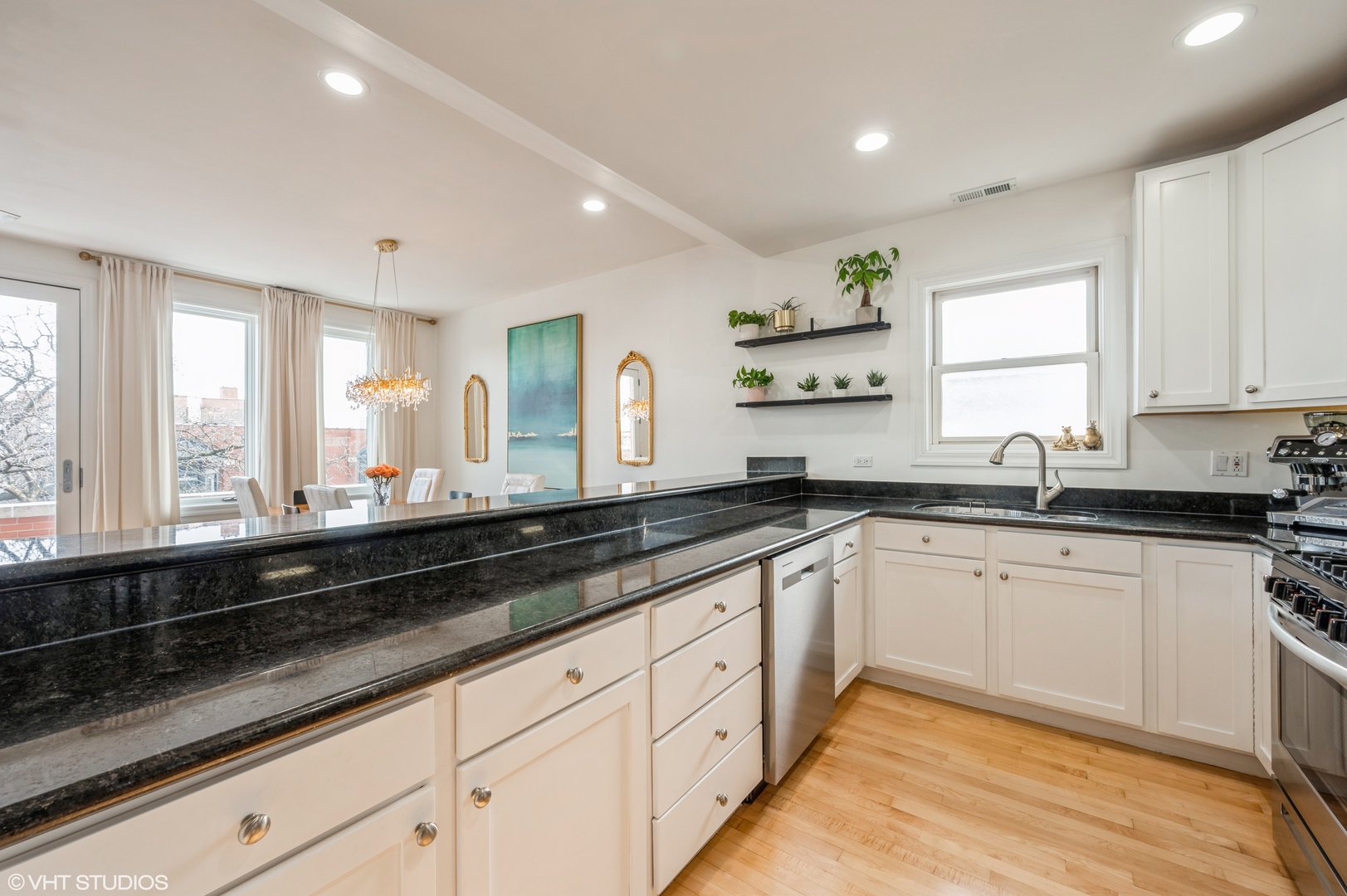 2152 N Racine Avenue Unit: 4