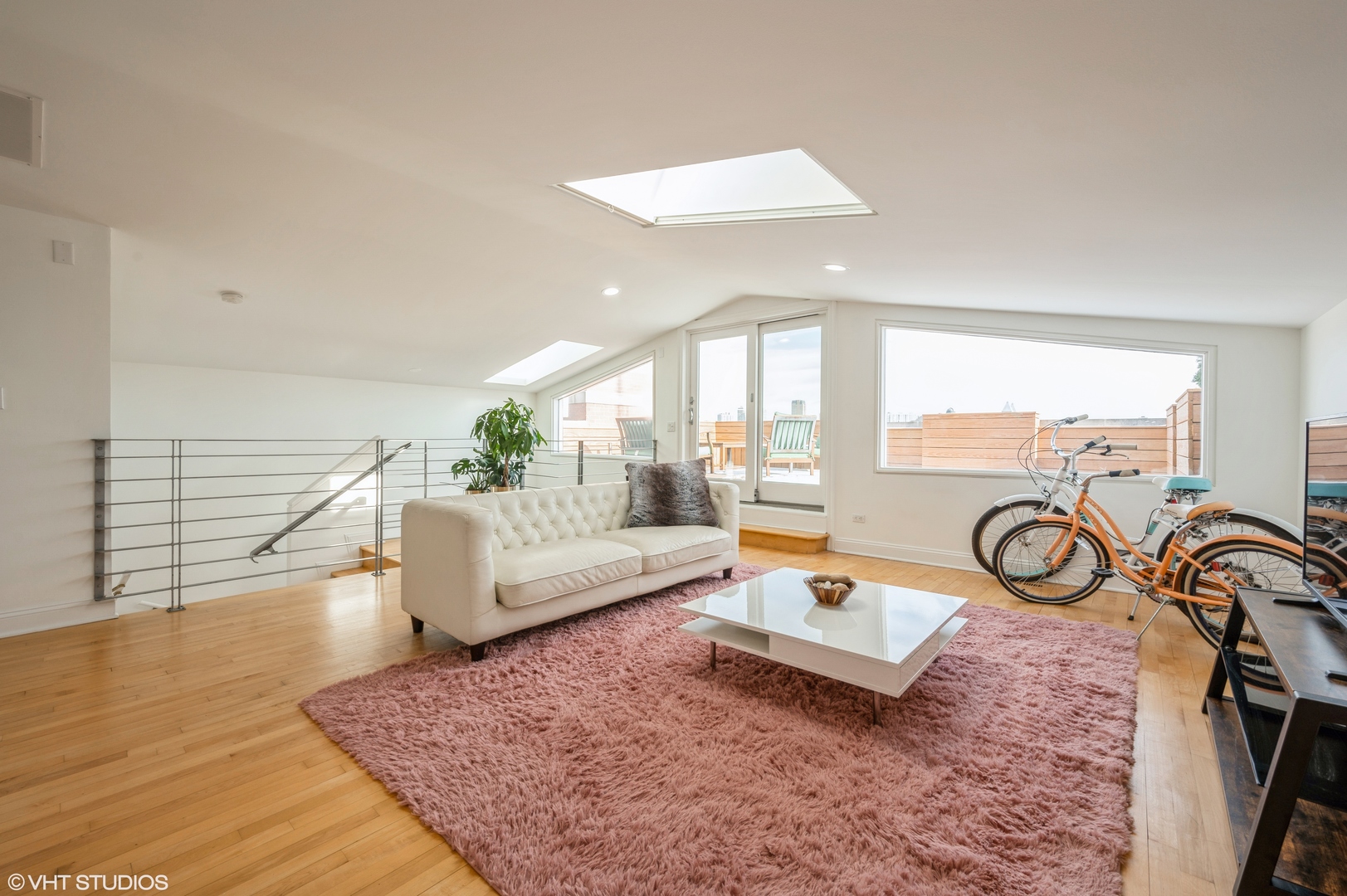 2152 N Racine Avenue Unit: 4