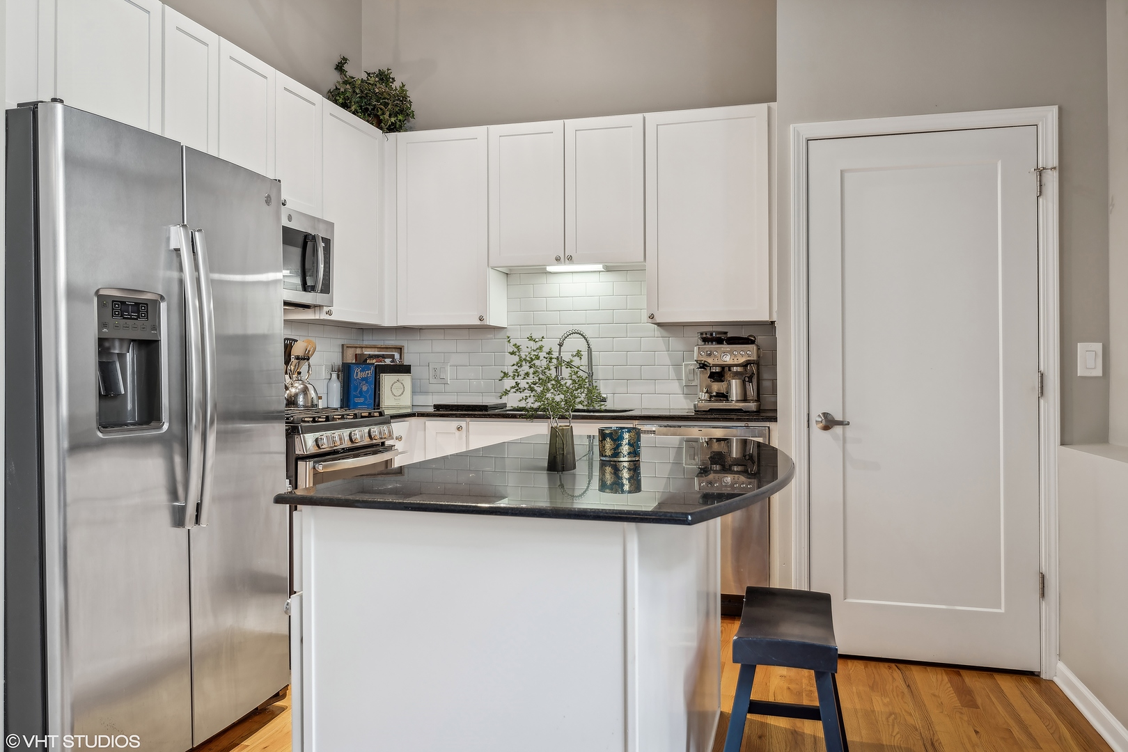 758 N Larrabee Street Unit: 631