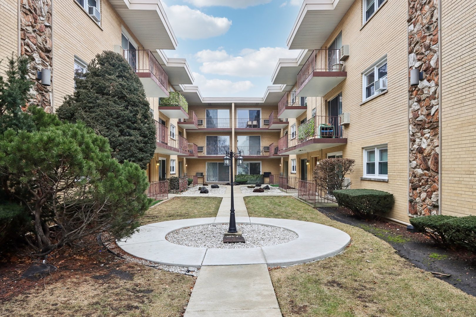 4831 N Central Avenue Unit: 108