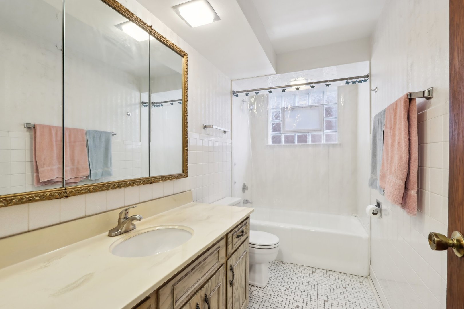 4831 N Central Avenue Unit: 108