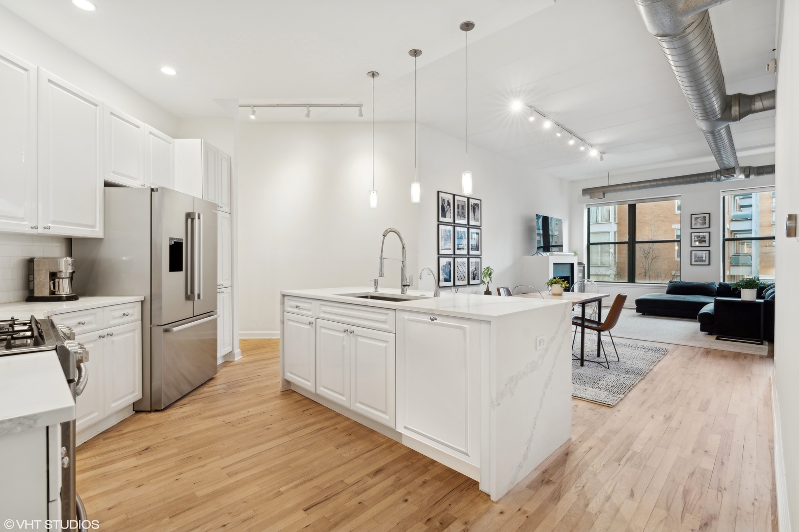 936 W Madison Street Unit: 3E