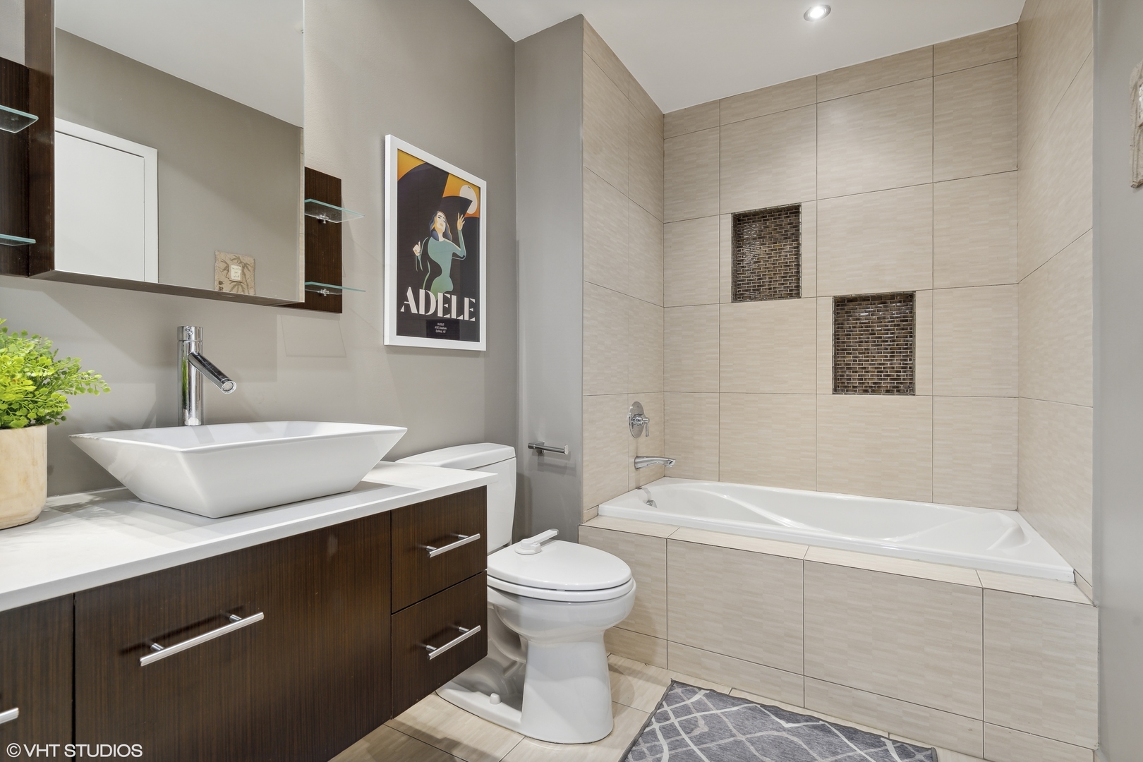 936 W Madison Street Unit: 3E