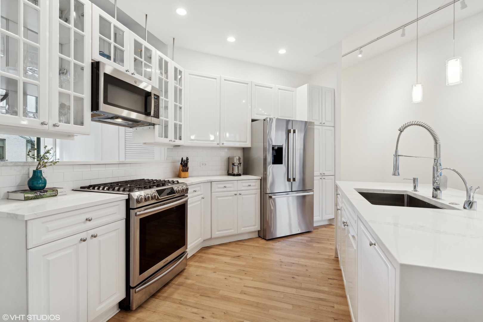 936 W Madison Street Unit: 3E
