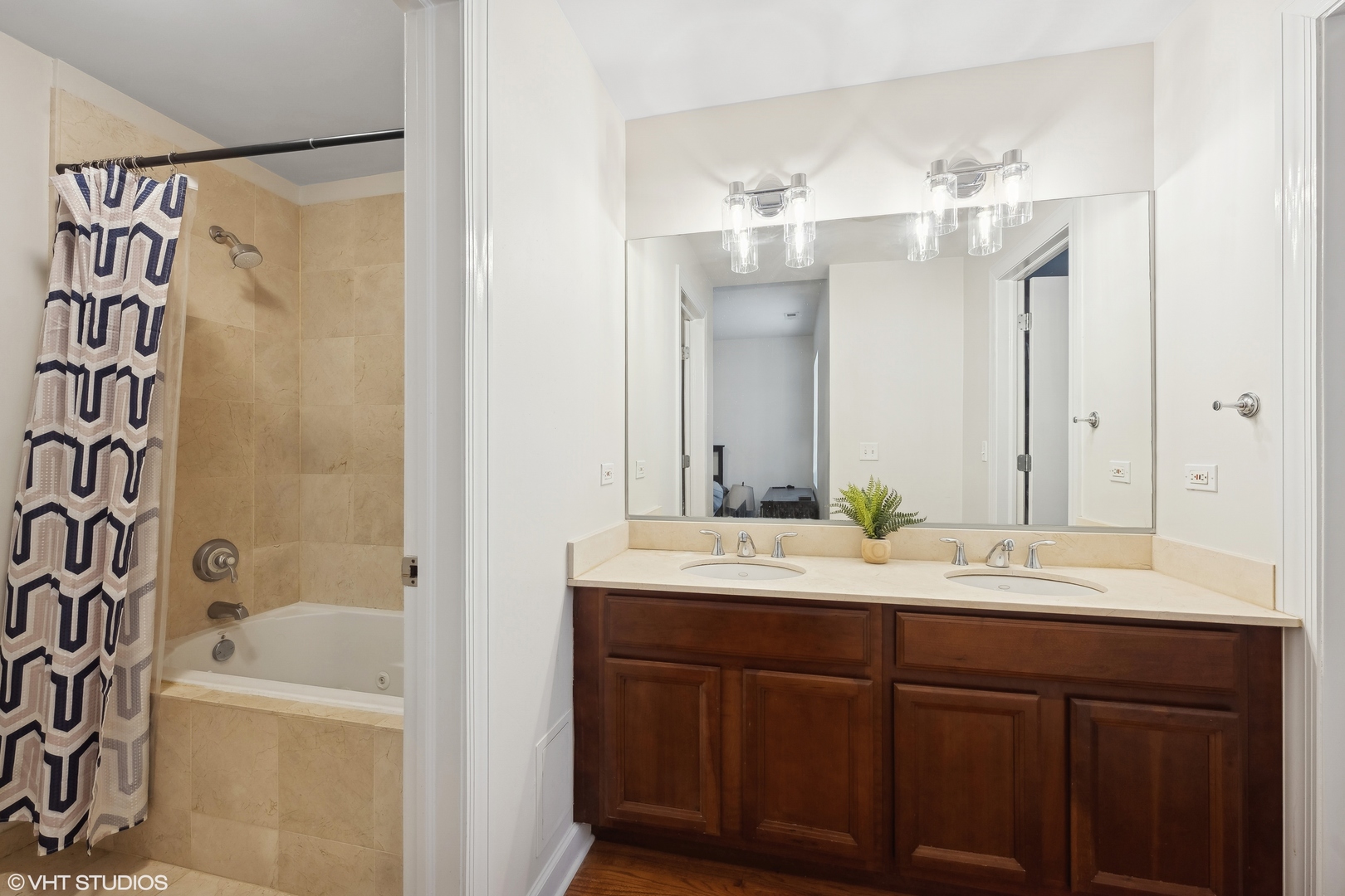 1524 W Addison Street Unit: G