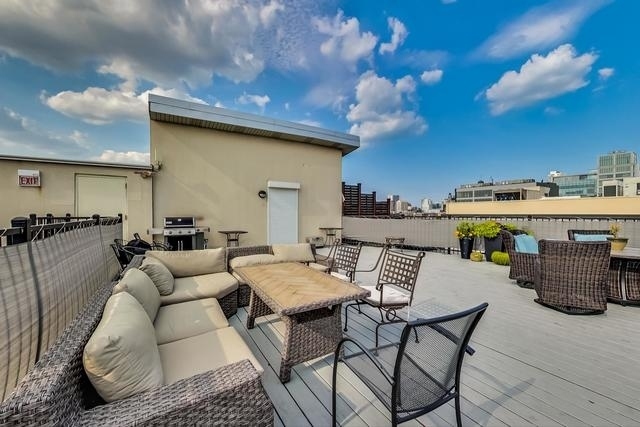 1118 W Fulton Street Unit: 306