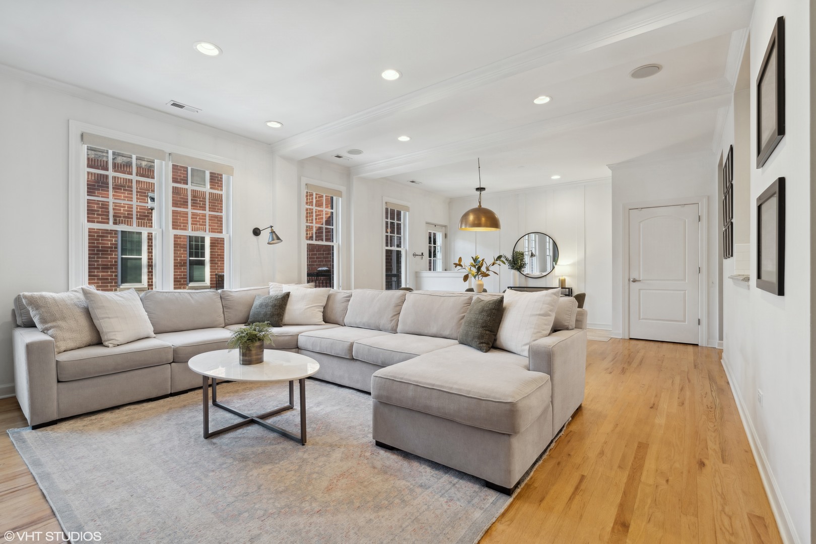 3951 N HERMITAGE Avenue Unit: B