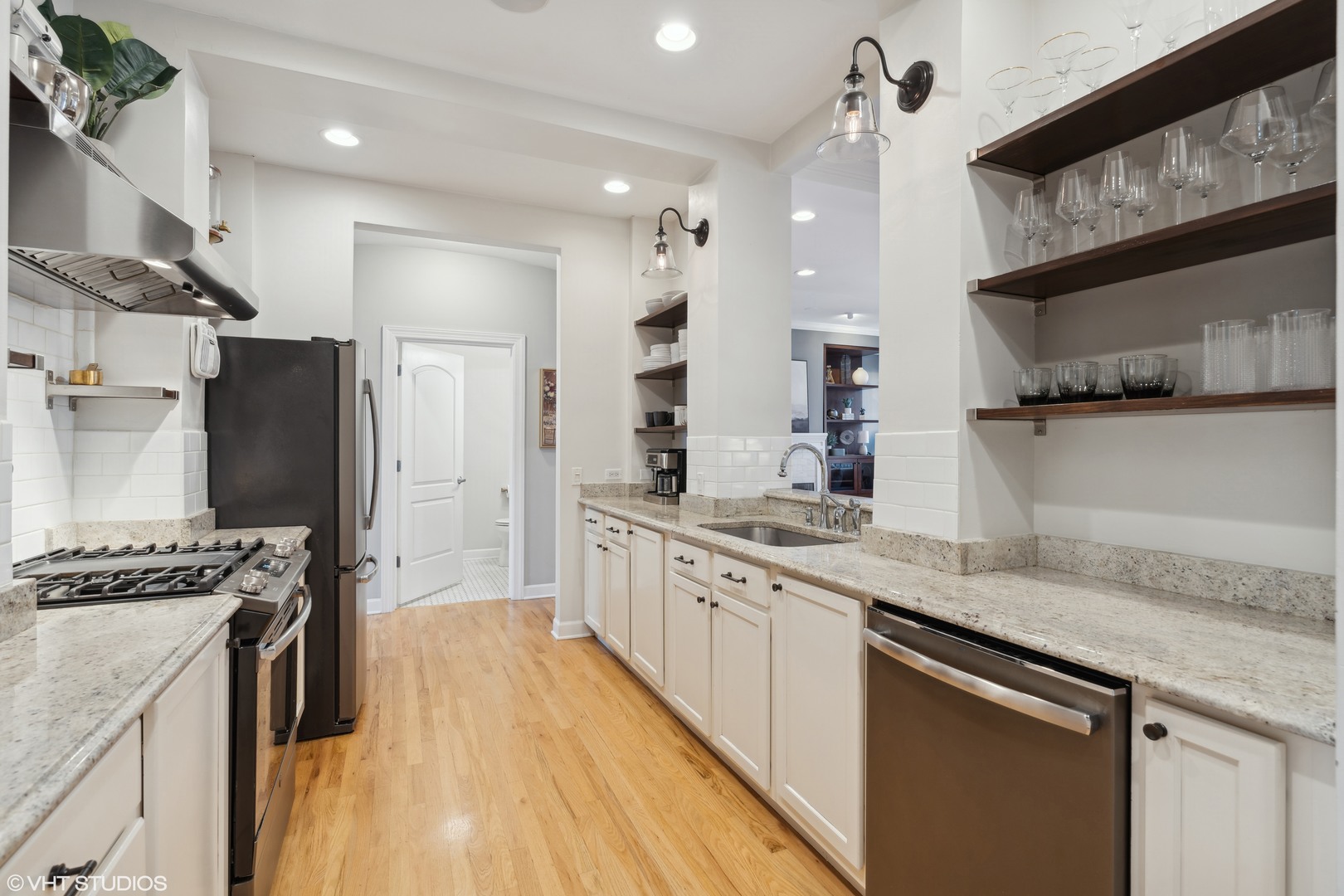 3951 N HERMITAGE Avenue Unit: B