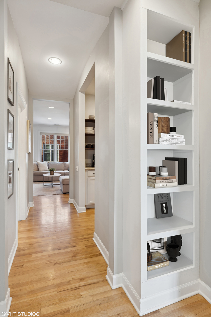 3951 N HERMITAGE Avenue Unit: B