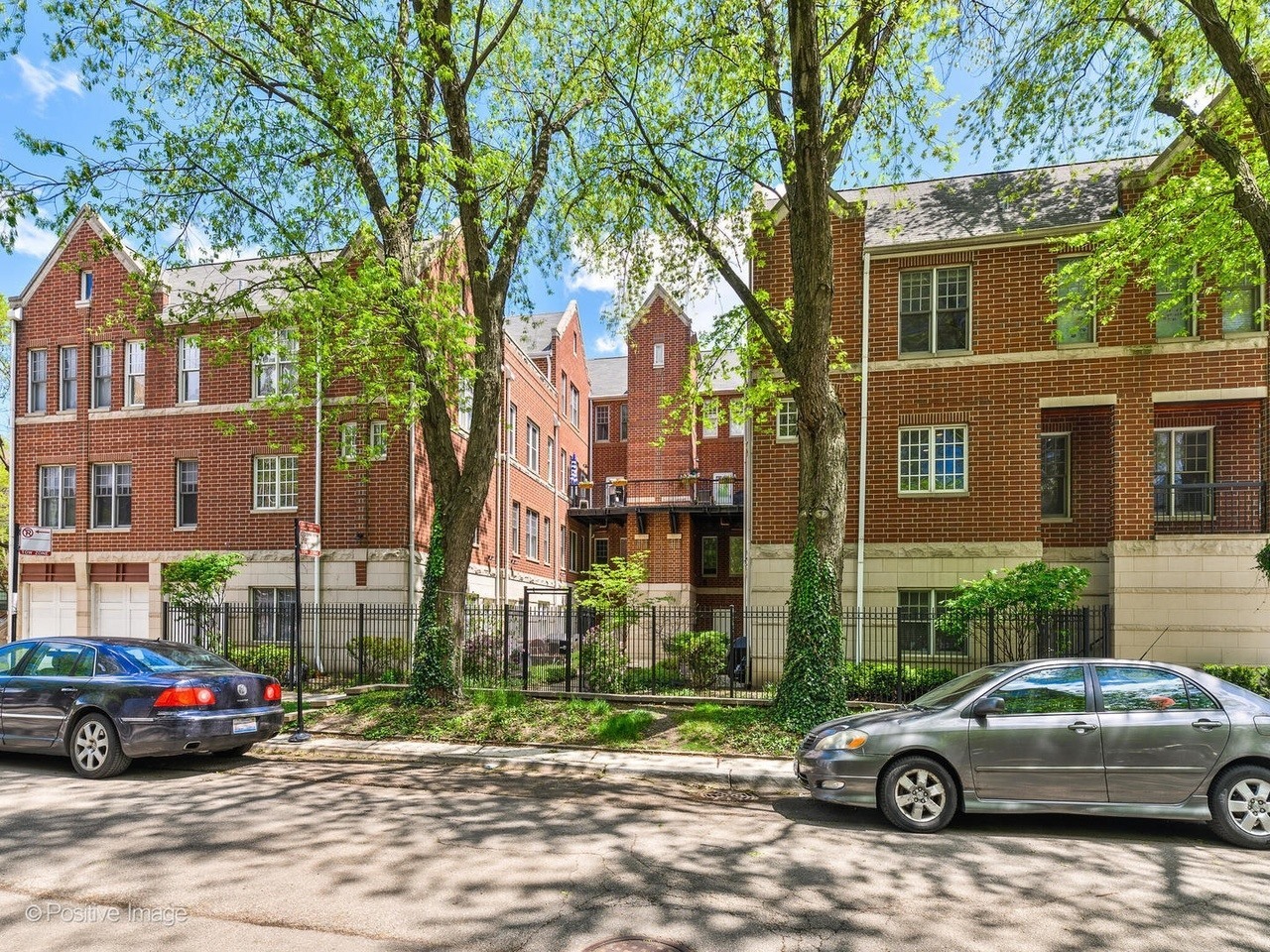 3951 N HERMITAGE Avenue Unit: B