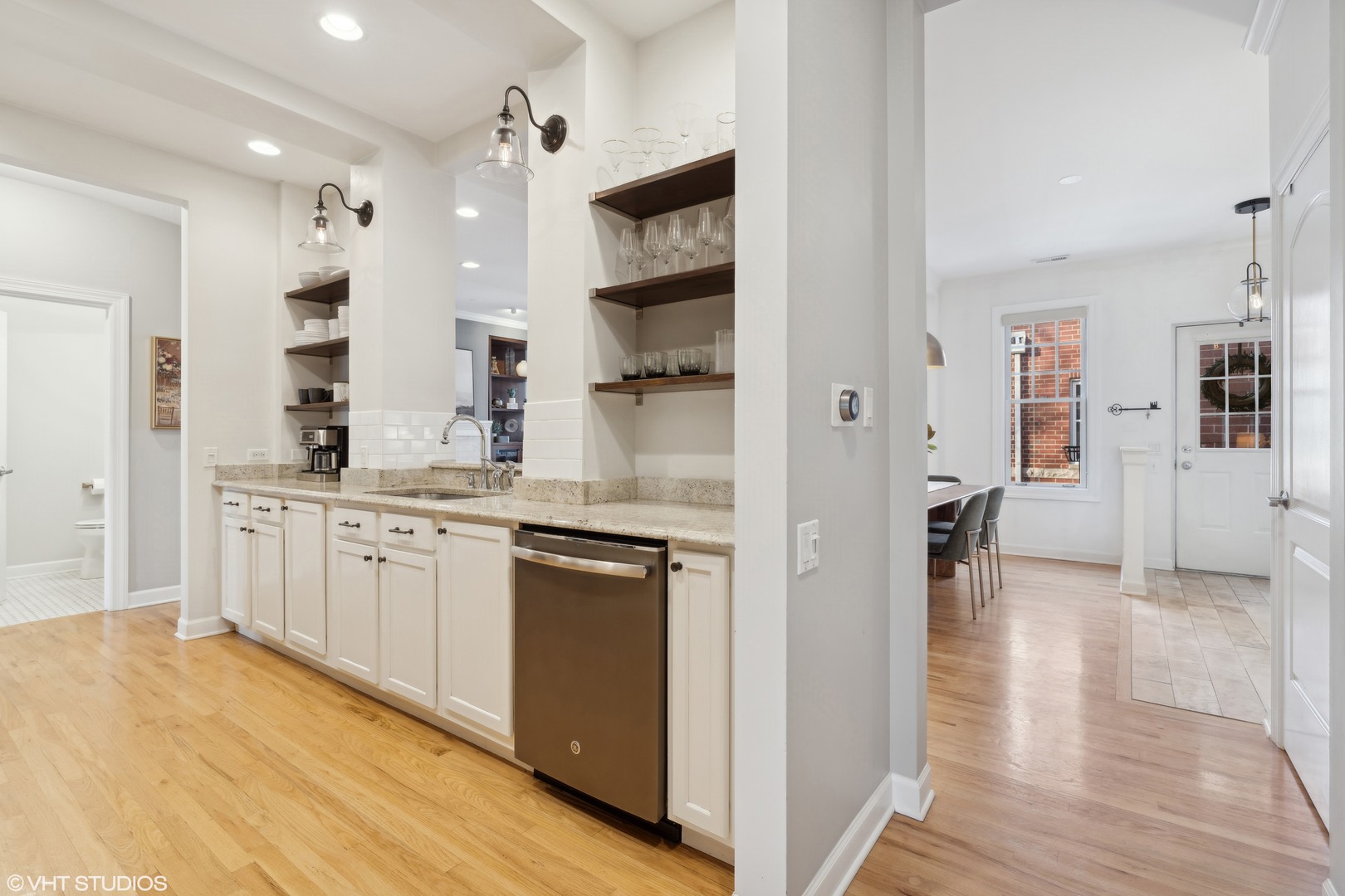 3951 N HERMITAGE Avenue Unit: B
