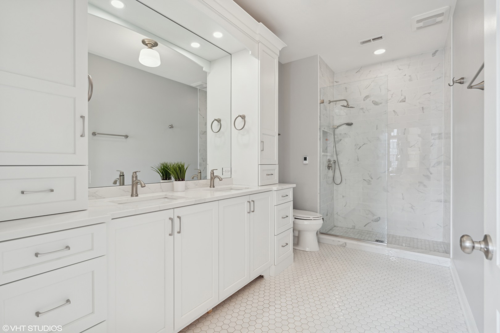 3951 N HERMITAGE Avenue Unit: B