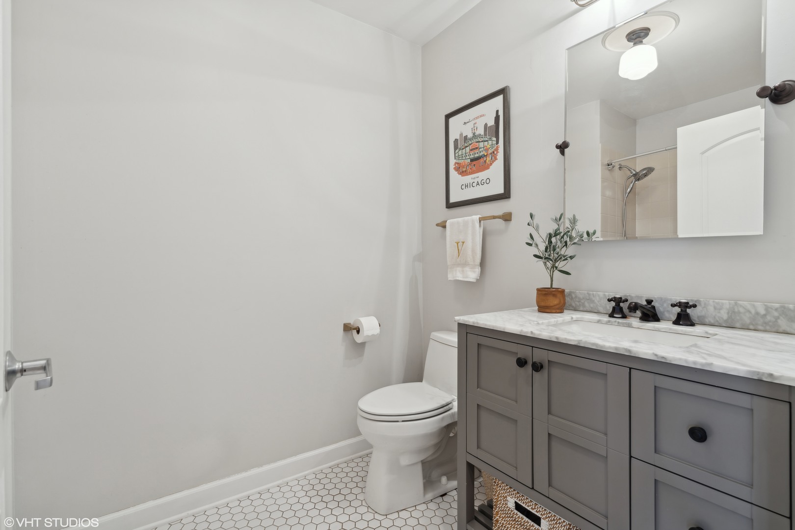 3951 N HERMITAGE Avenue Unit: B