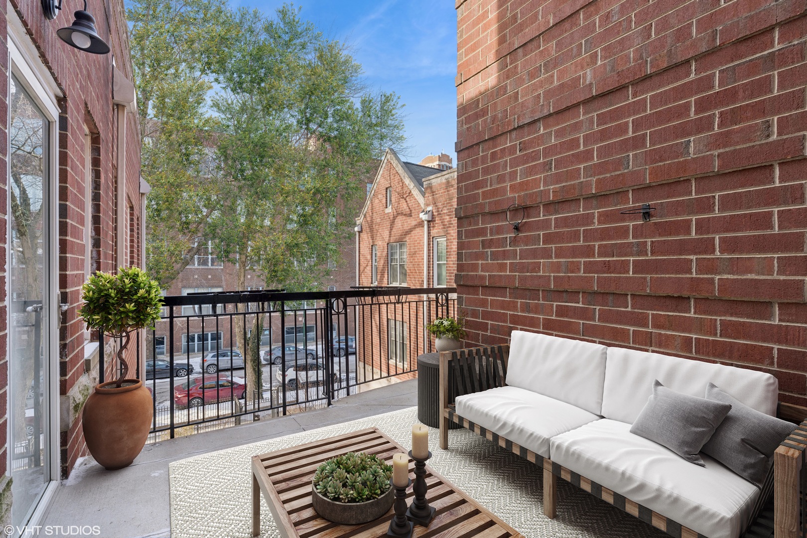3951 N HERMITAGE Avenue Unit: B
