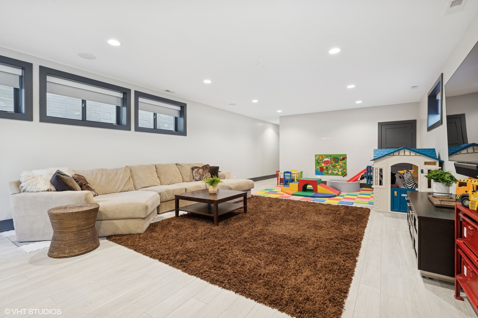 1942 W George Street