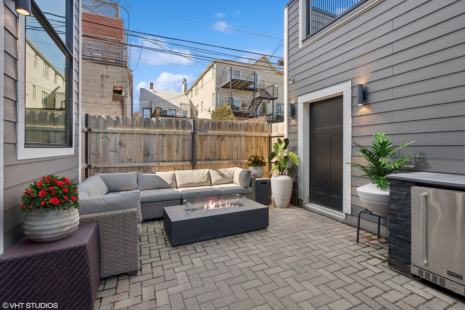 1942 W George Street