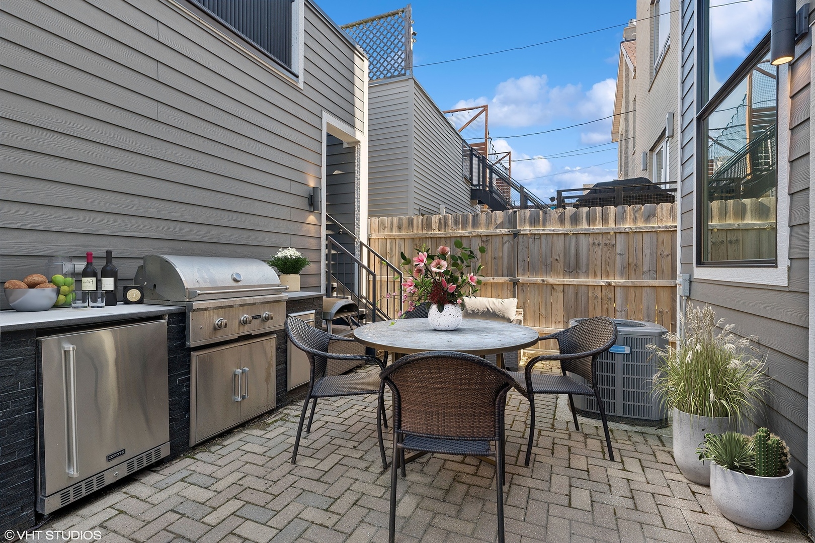 1942 W George Street