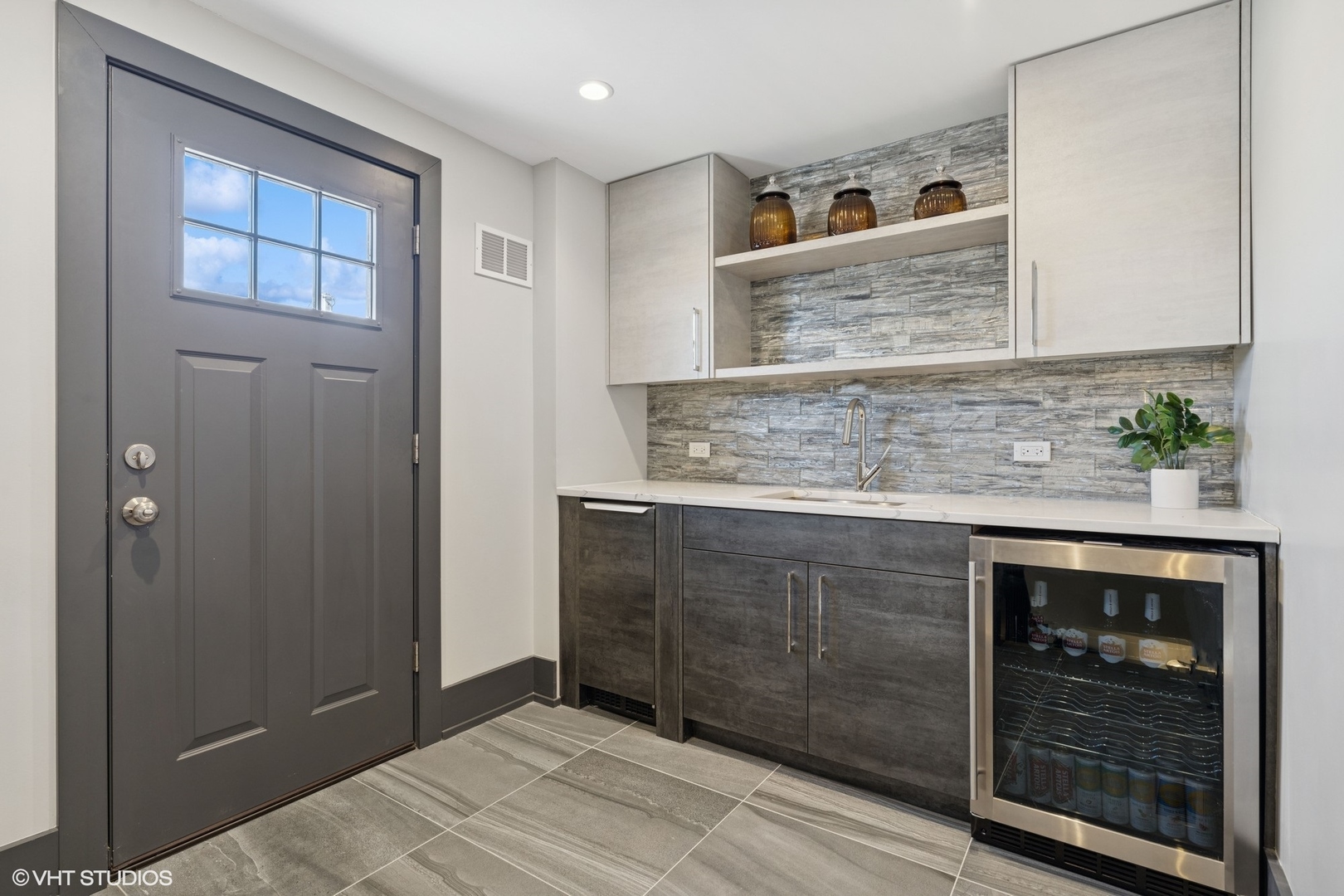 1942 W George Street