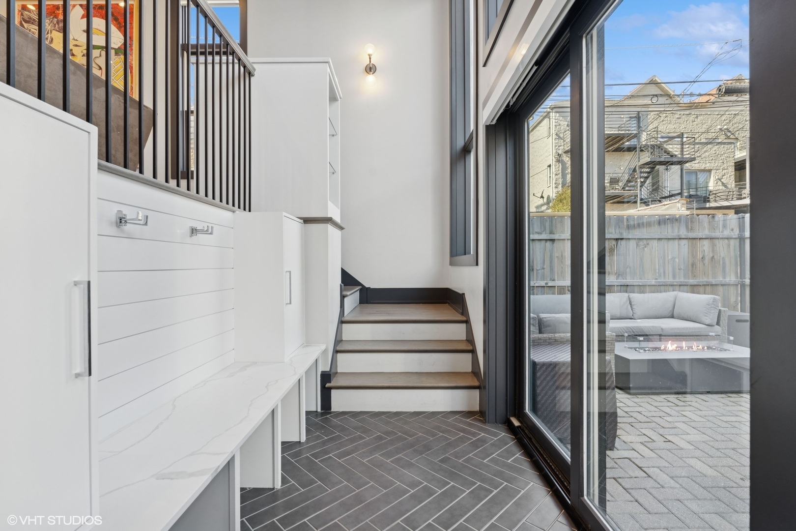 1942 W George Street