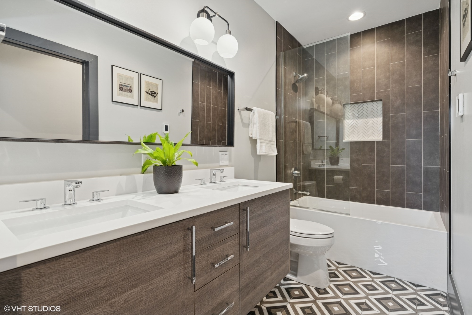 1942 W George Street