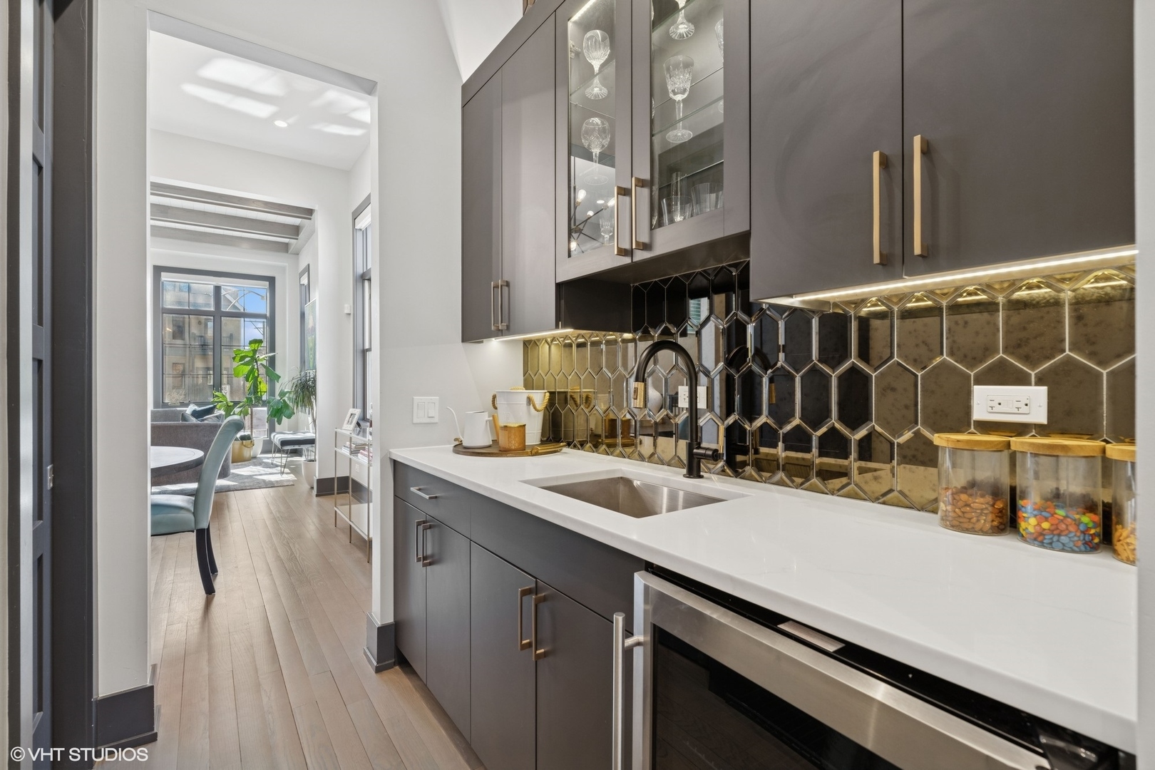 1942 W George Street