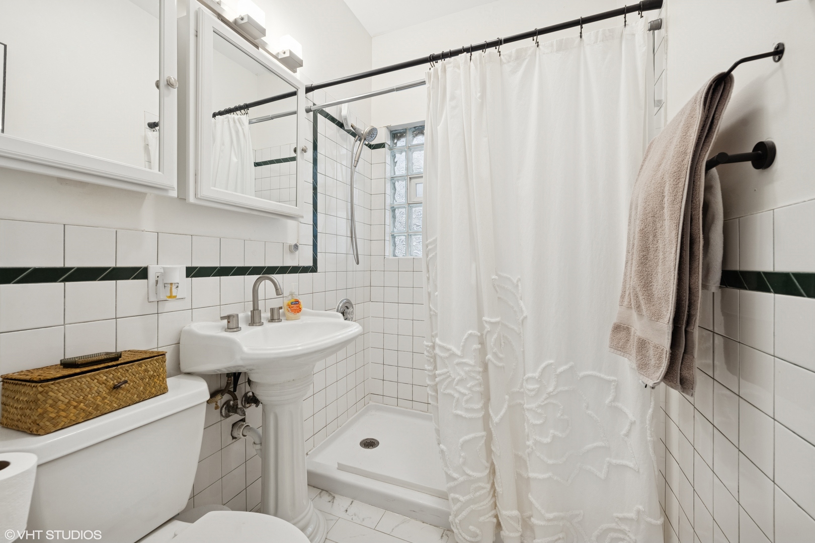 1721 N Artesian Avenue