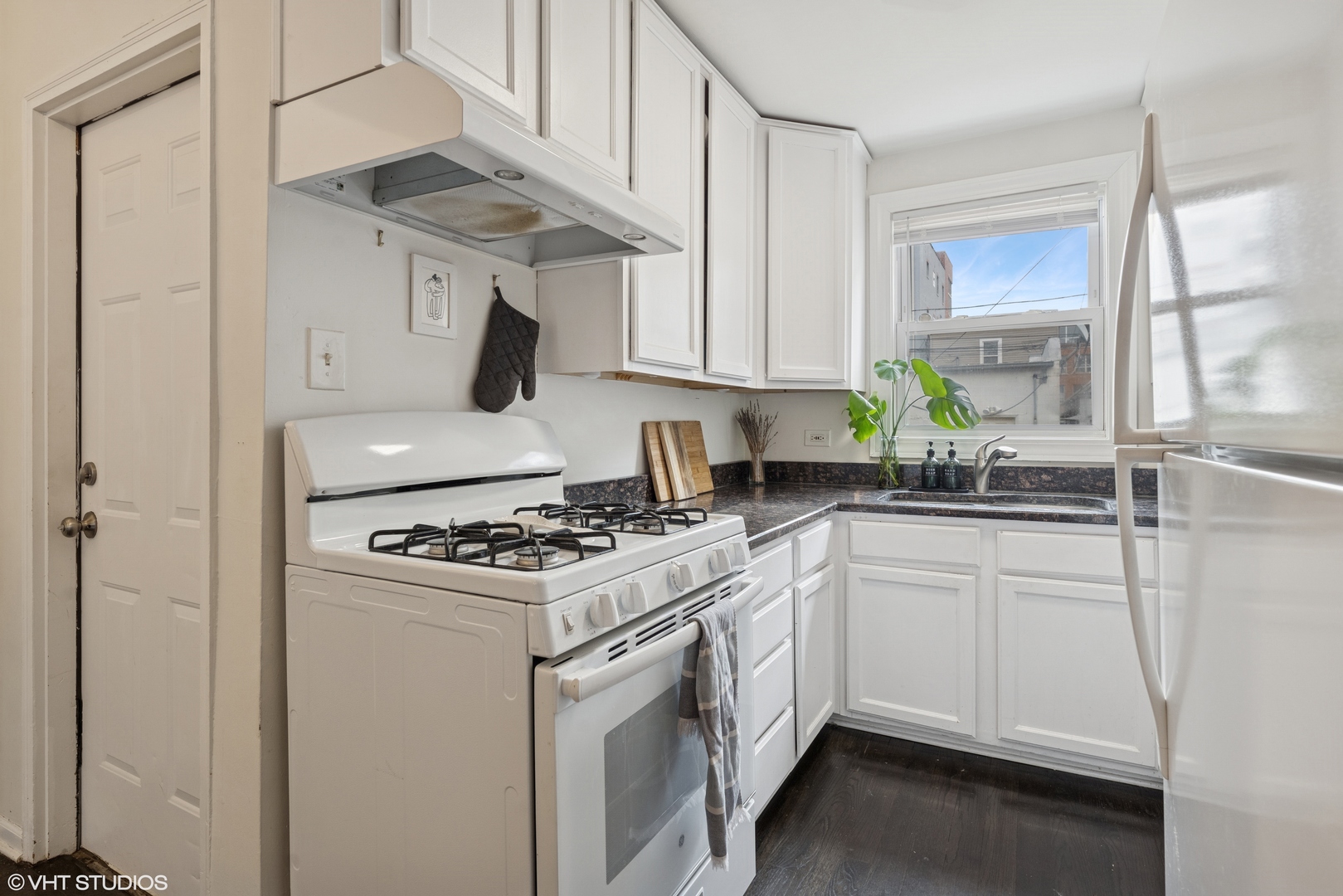 1721 N Artesian Avenue