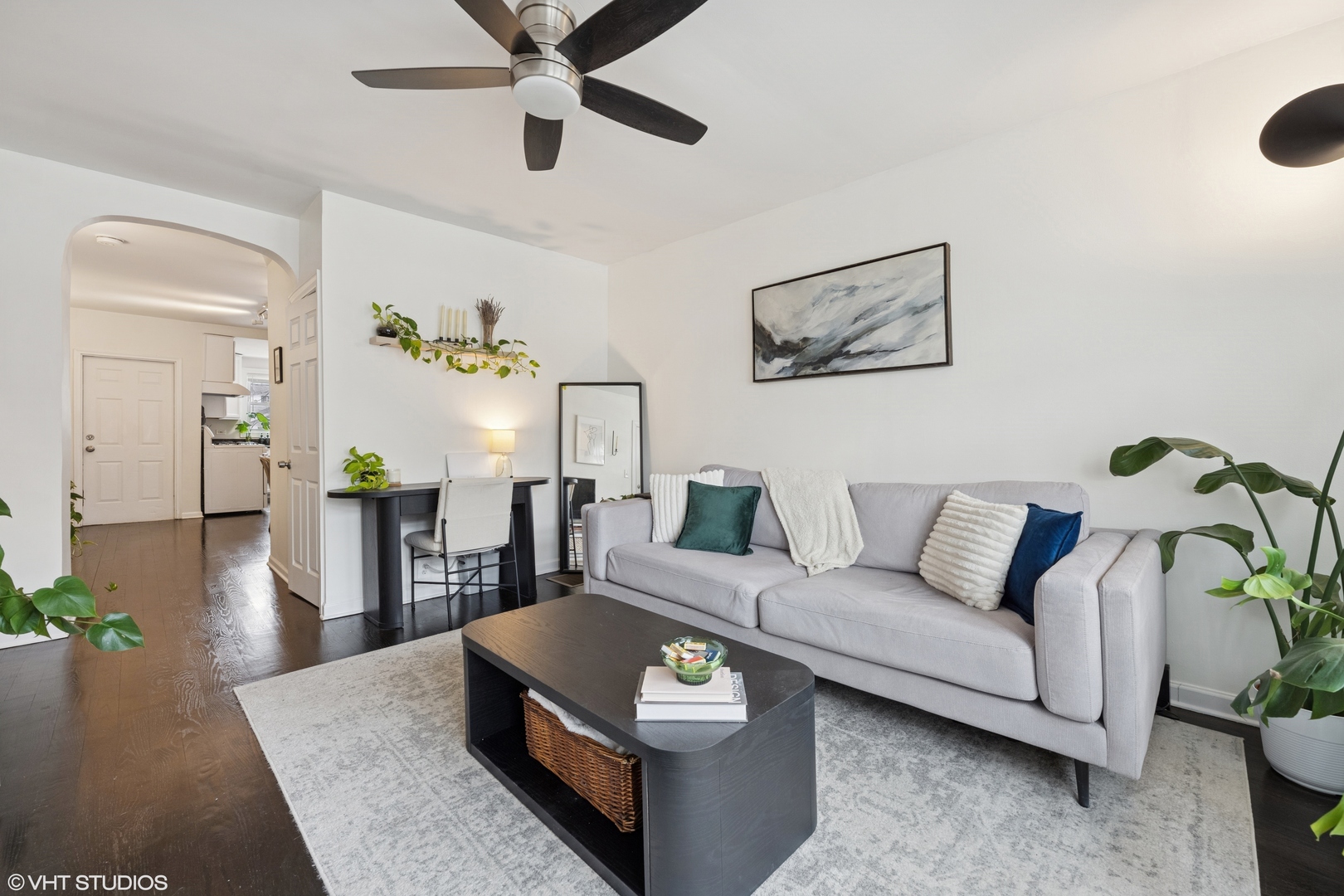 1721 N Artesian Avenue