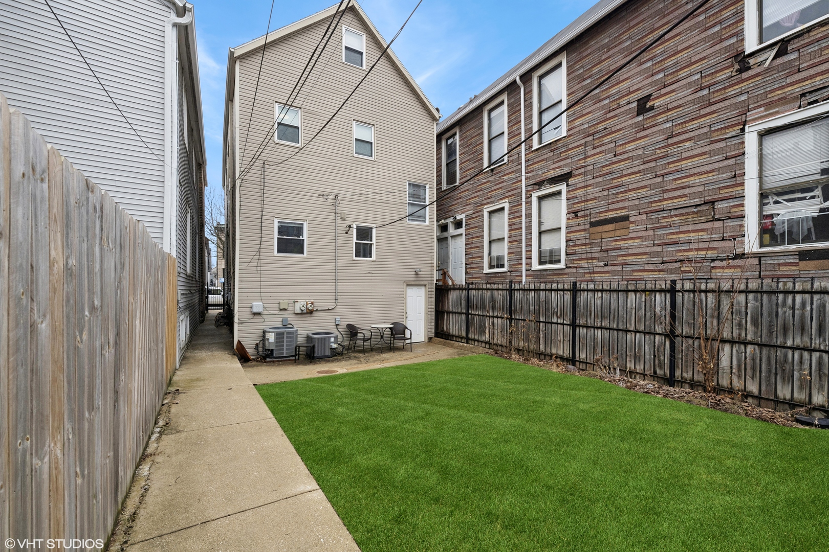 1721 N Artesian Avenue