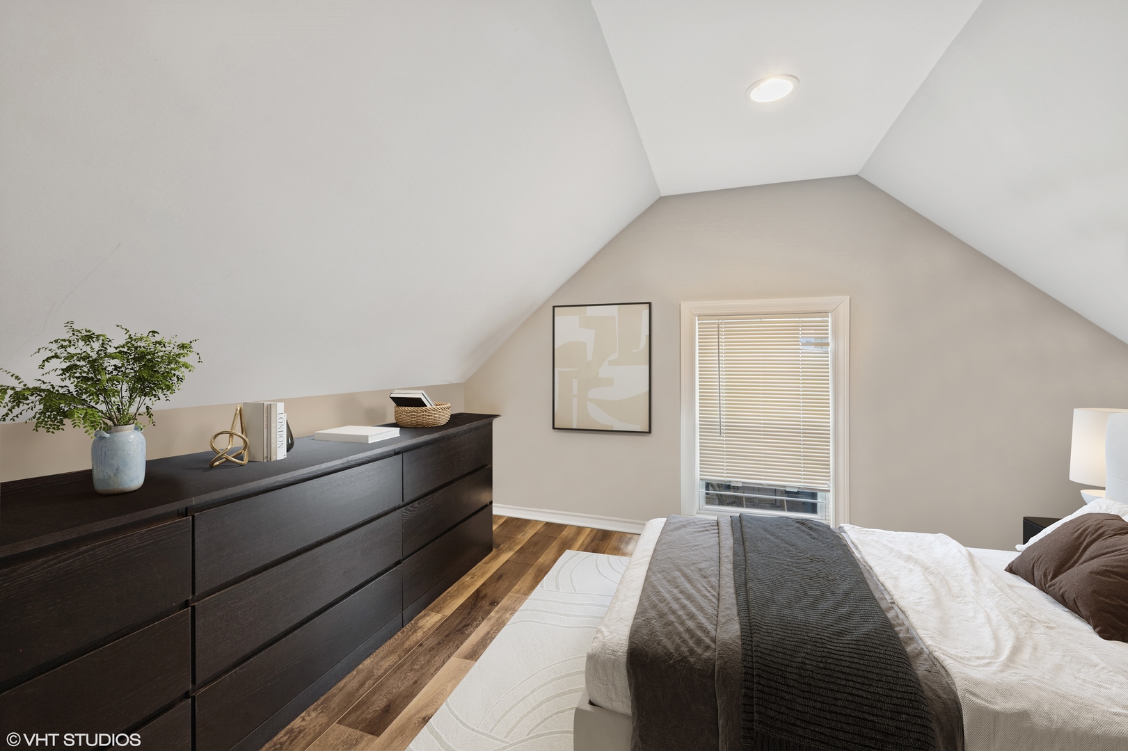 1721 N Artesian Avenue