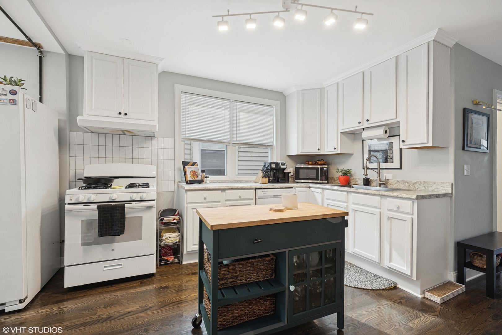 1721 N Artesian Avenue