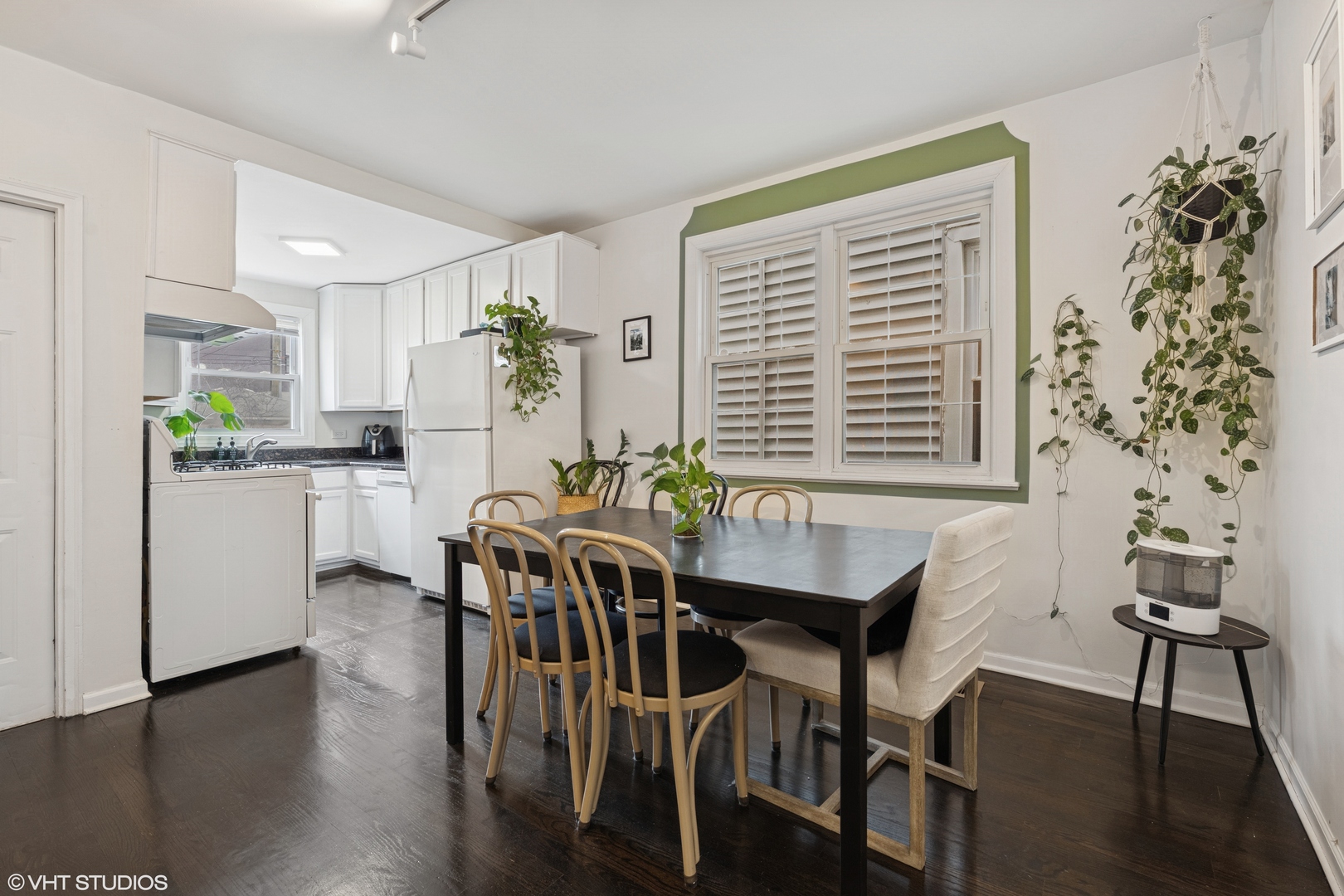 1721 N Artesian Avenue