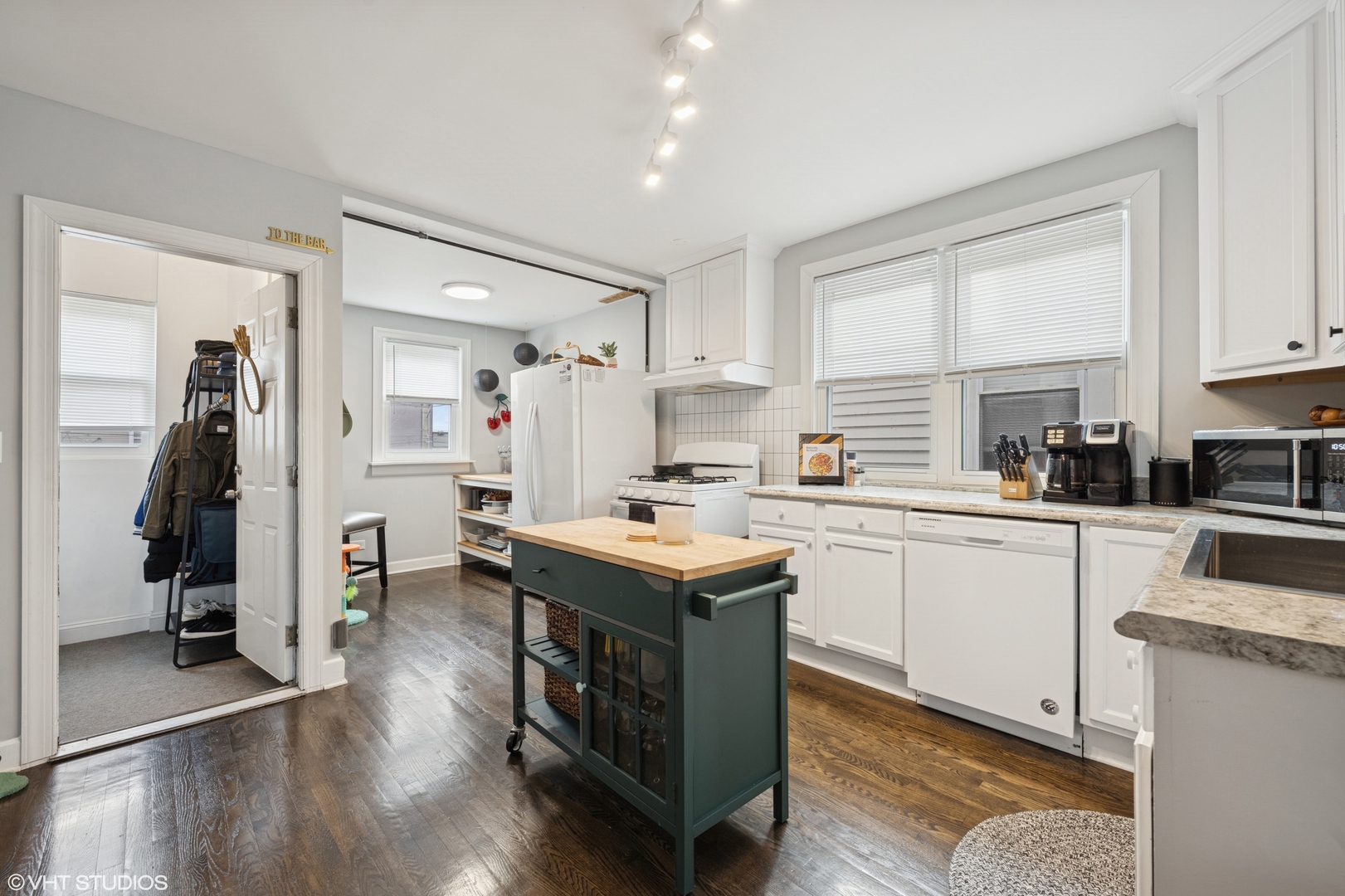 1721 N Artesian Avenue