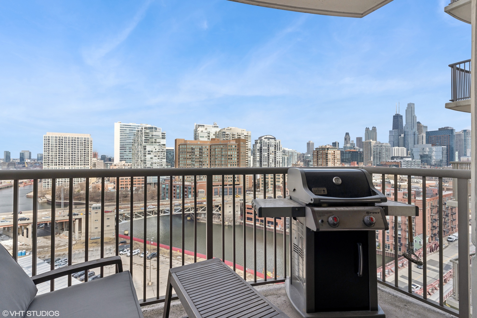 501 N Clinton Street Unit: 1501
