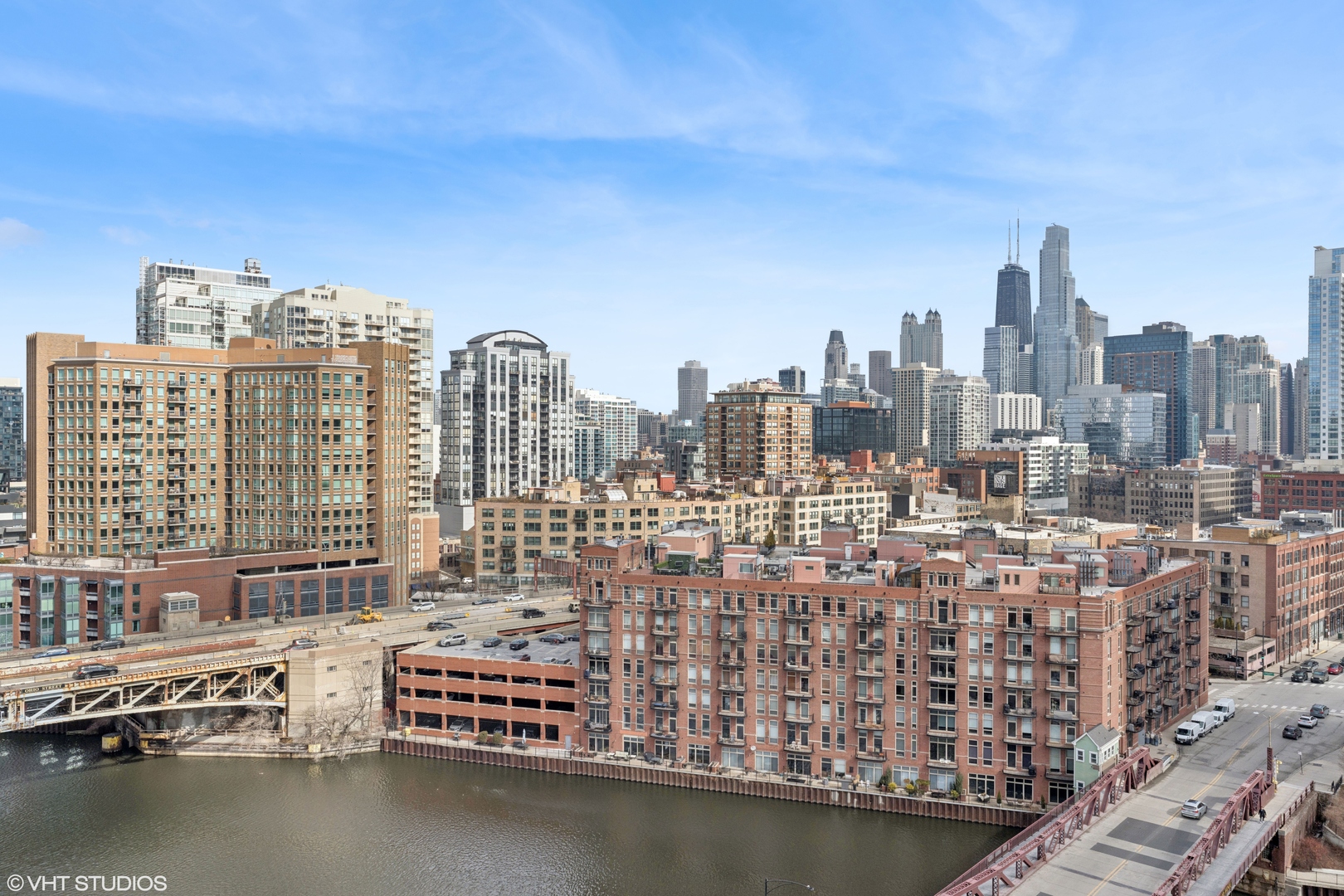 501 N Clinton Street Unit: 1501