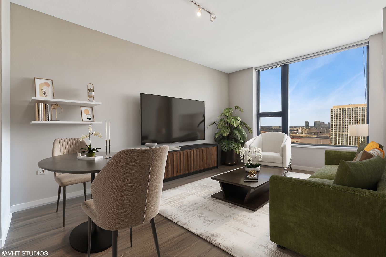 501 N Clinton Street Unit: 1501