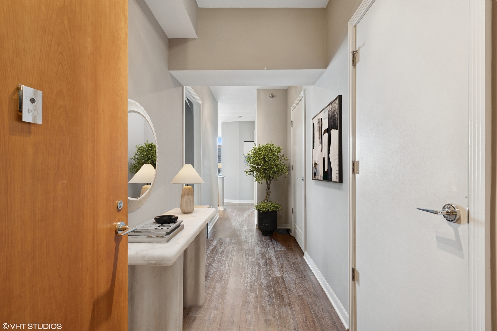 501 N Clinton Street Unit: 1501