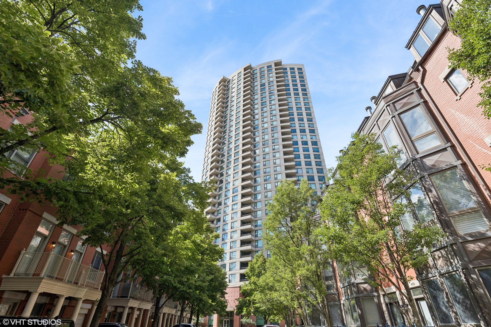 501 N Clinton Street Unit: 1501